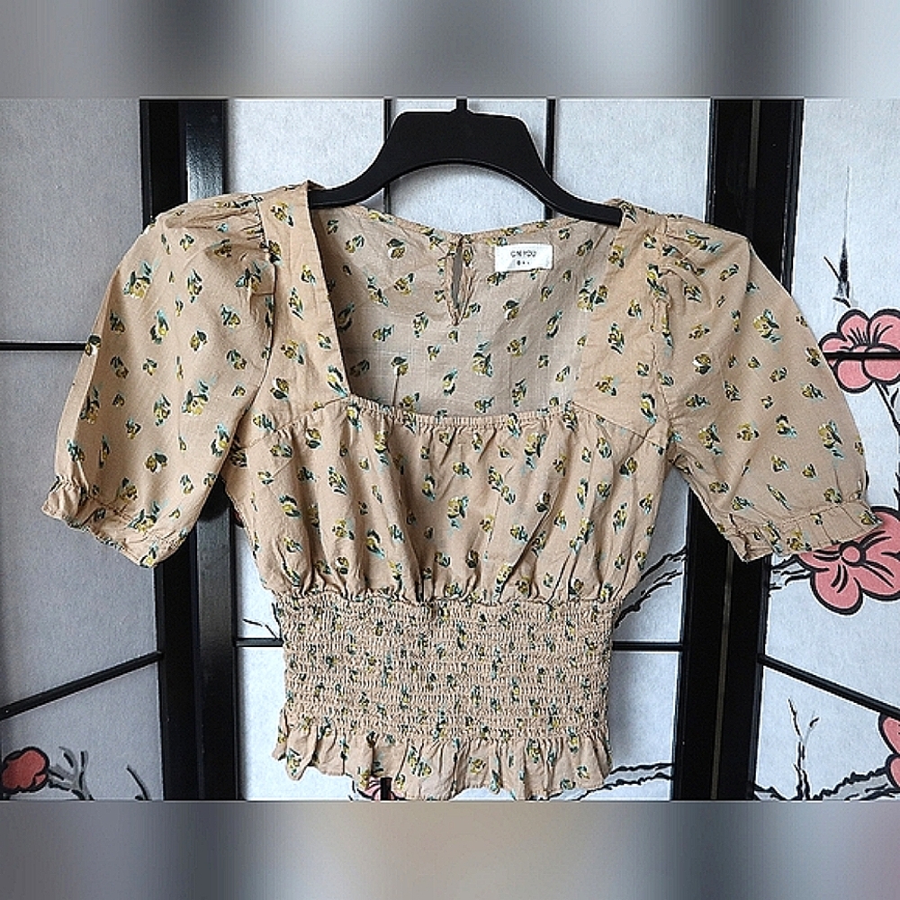 On You Tan Green Puff Short Sleeve Square Neck Smocked Crop Top Size Small